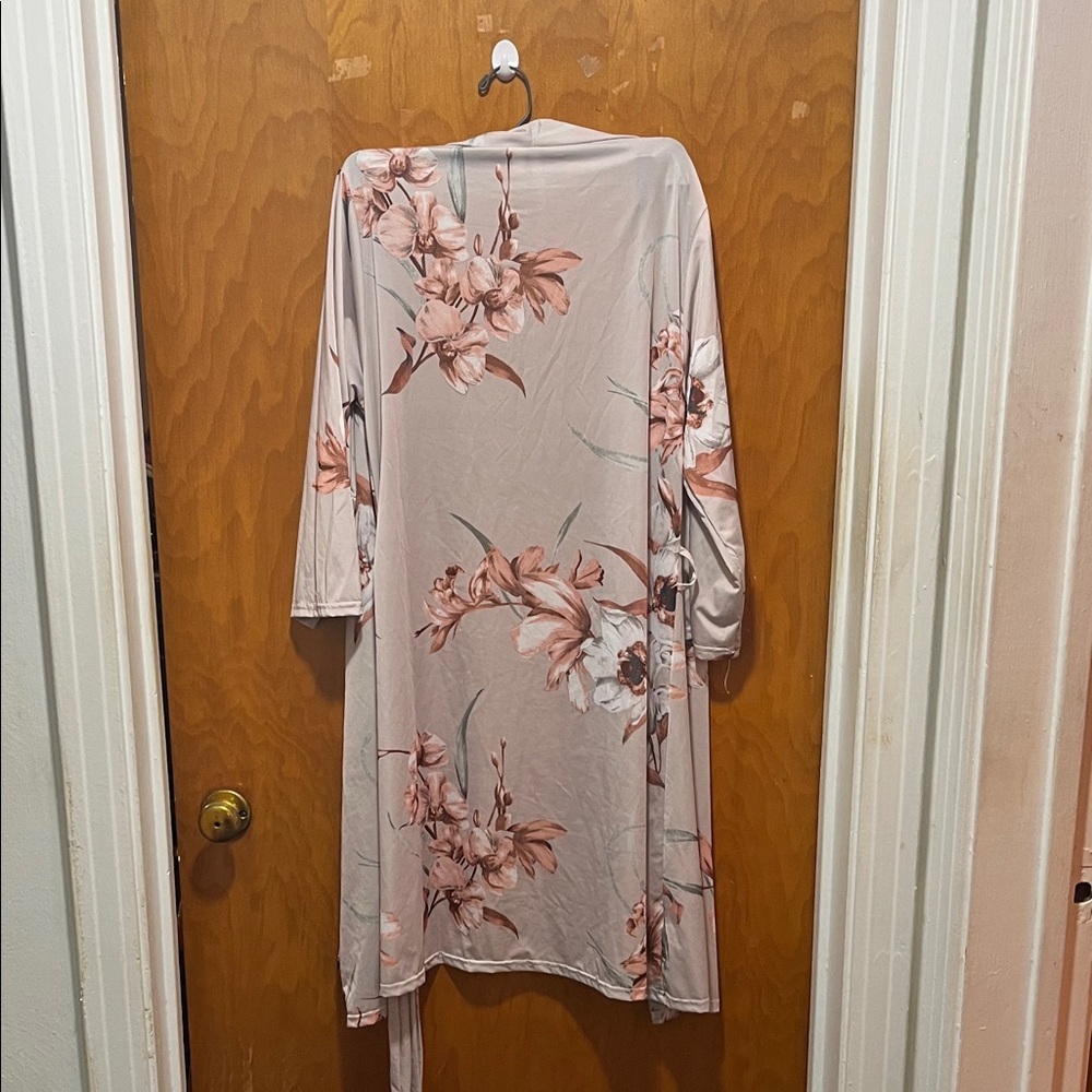 Body Touch Floral Lace Pajama Set with Robe - Picture 11 of 12